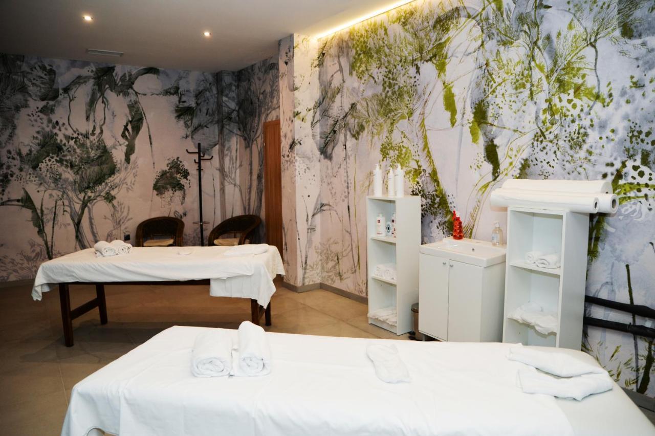 Flora Hotel - Apartments 波罗维茨 外观 照片